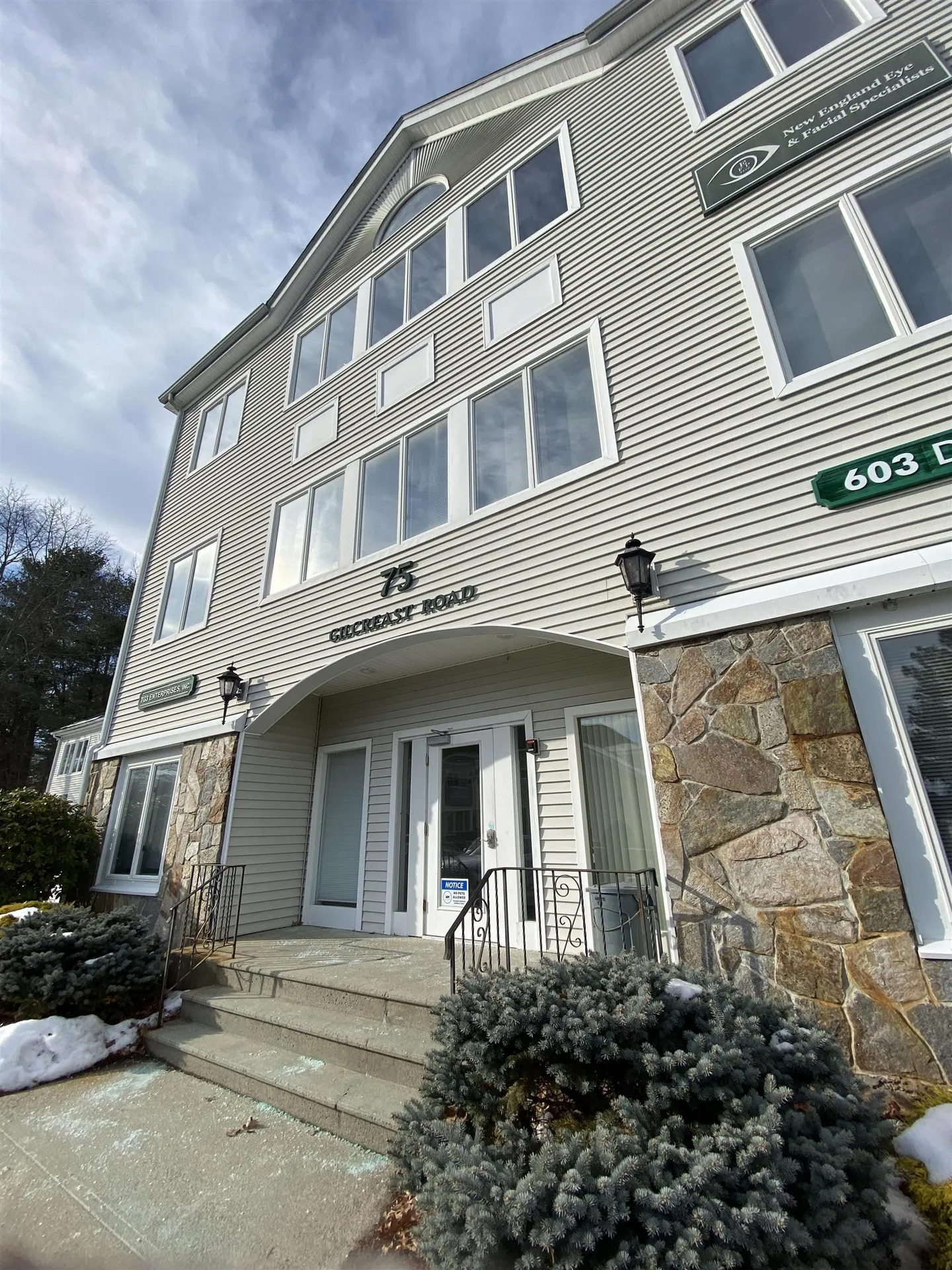 75 Gilcreast Road Londonderry NH 03053