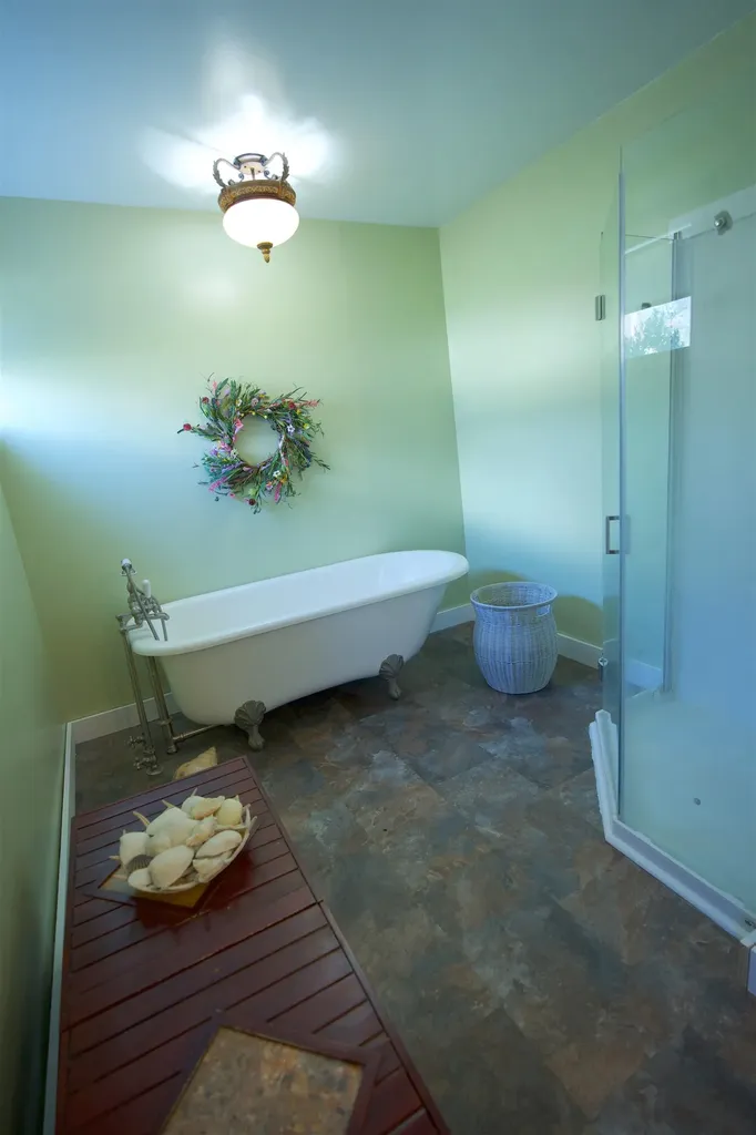 104 North Gate Road Manchester NH 03104