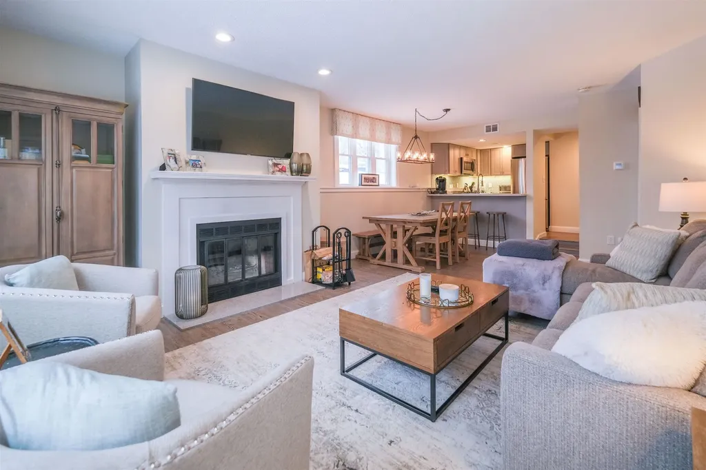 19 White Loop Ludlow VT 05149