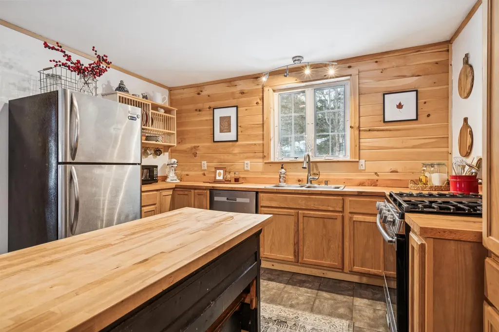25 Laplante Road Cavendish VT 05142