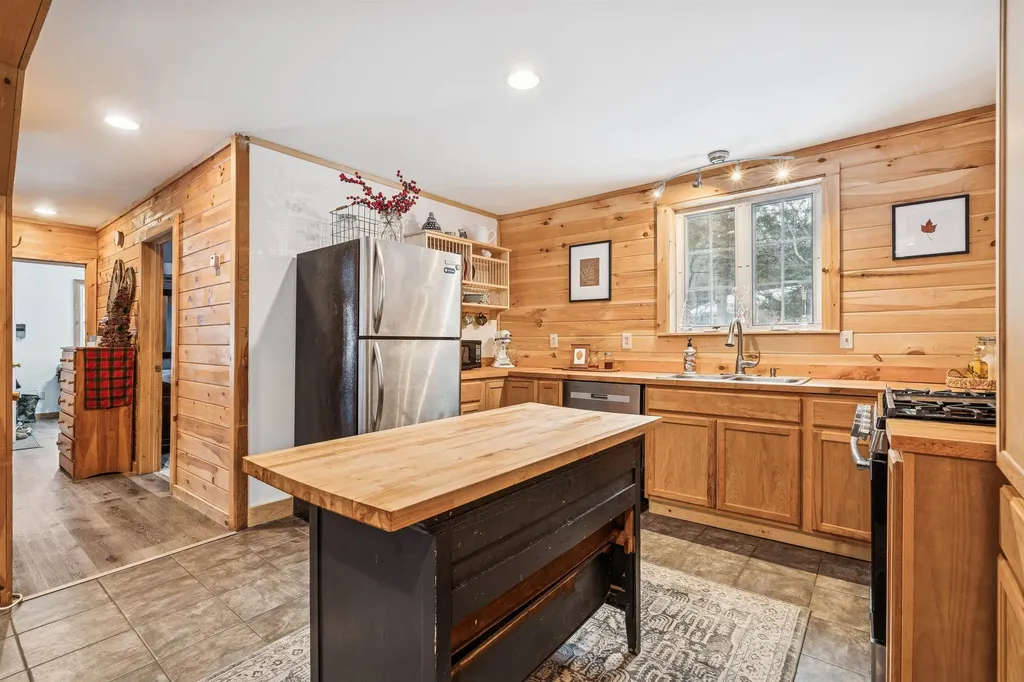25 Laplante Road Cavendish VT 05142