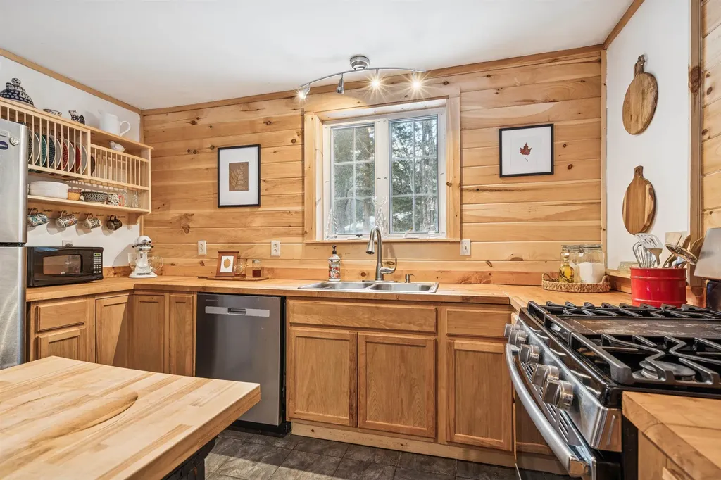 25 Laplante Road Cavendish VT 05142