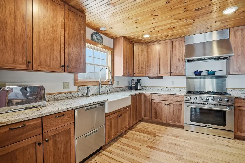 1090 Center Road Albany VT 05820