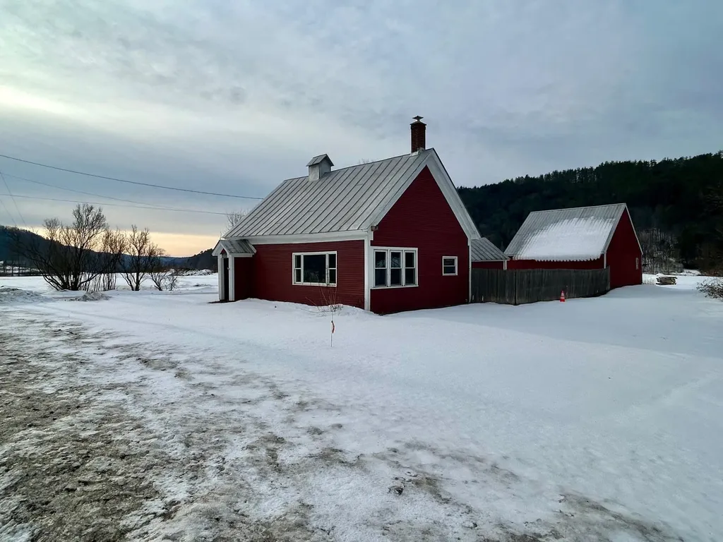 4349 Vt Rt14 Brookfield VT 05036