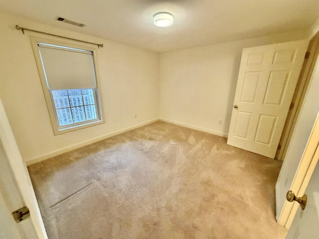 14 Vista Ridge Drive Londonderry NH 03053