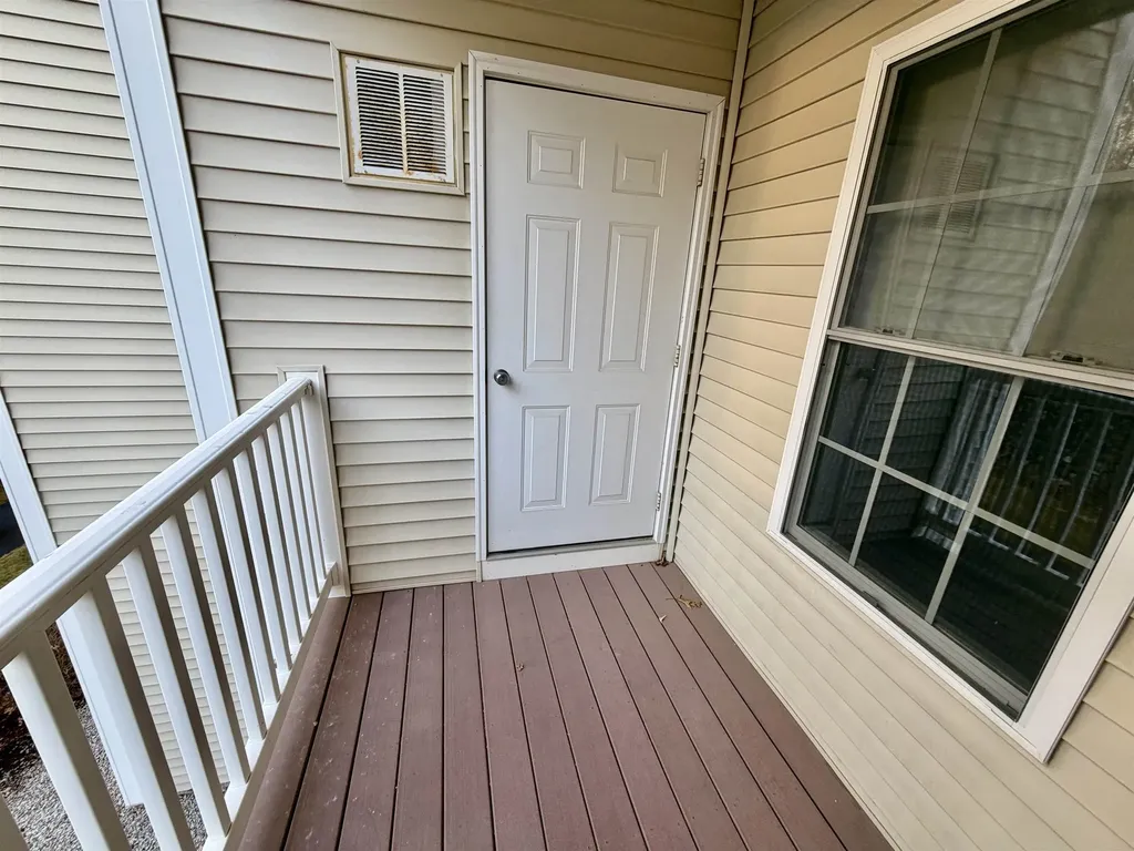 14 Vista Ridge Drive Londonderry NH 03053