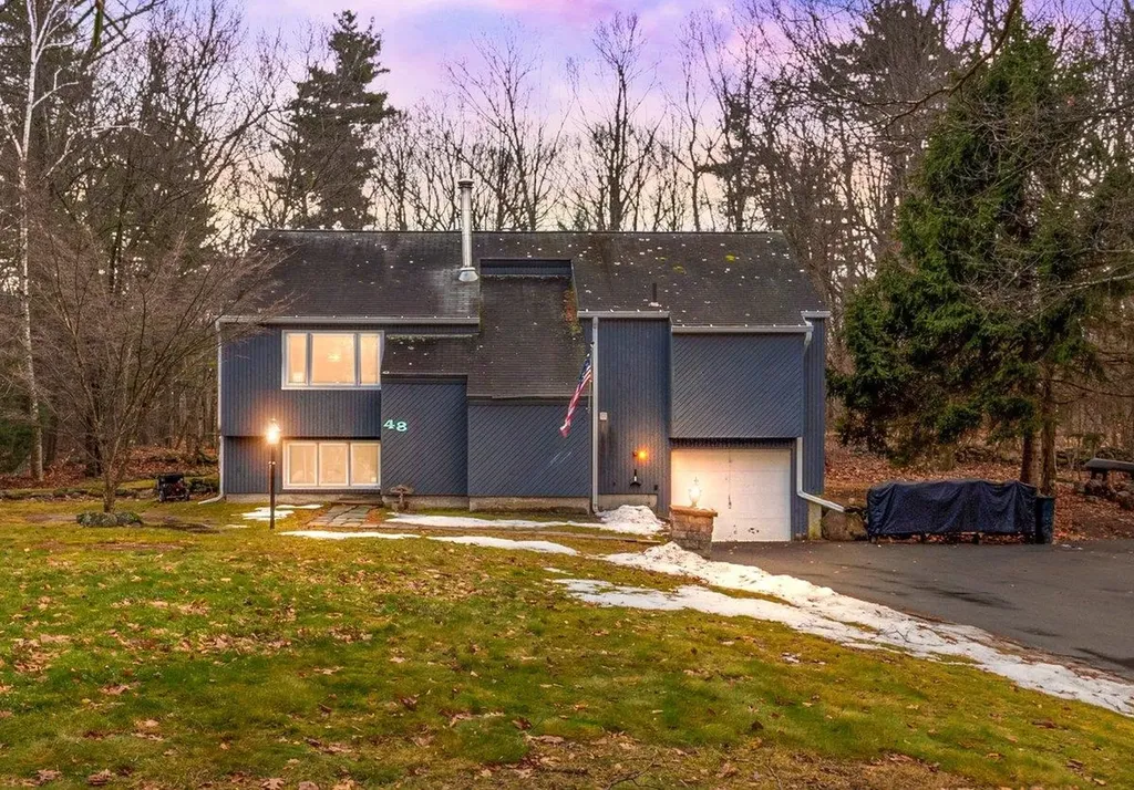 48 Redfield Circle Derry NH 03038