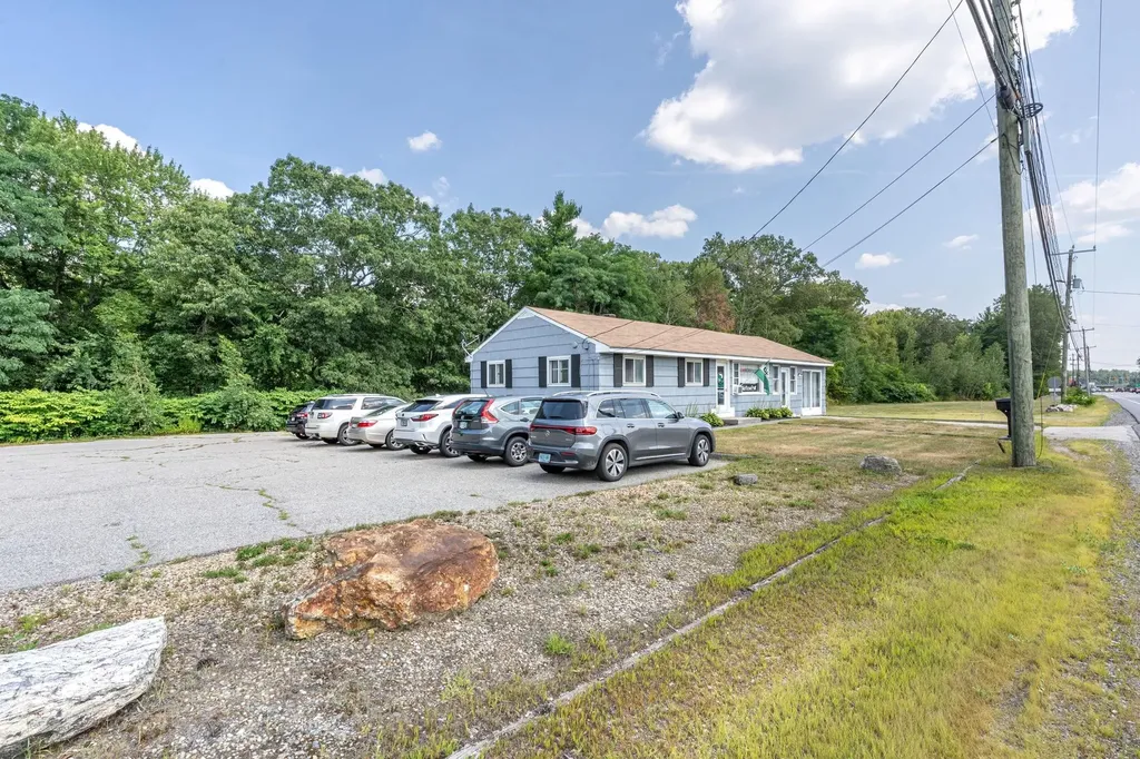 9 Londonderry Turnpike Hooksett NH 03106