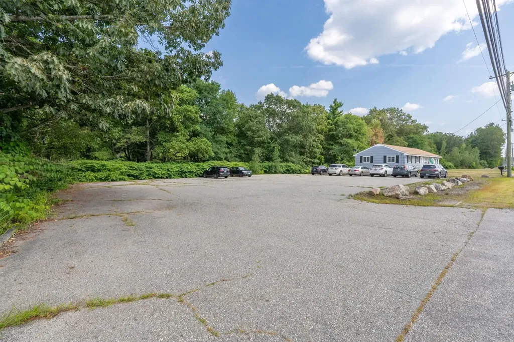 9 Londonderry Turnpike Hooksett NH 03106