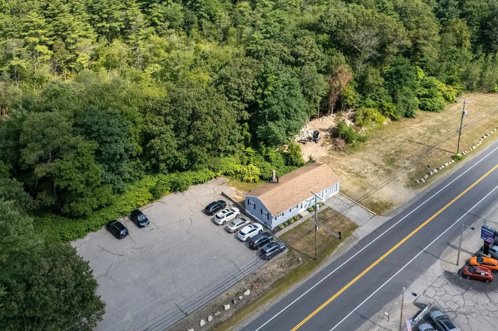 9 Londonderry Turnpike Hooksett NH 03106