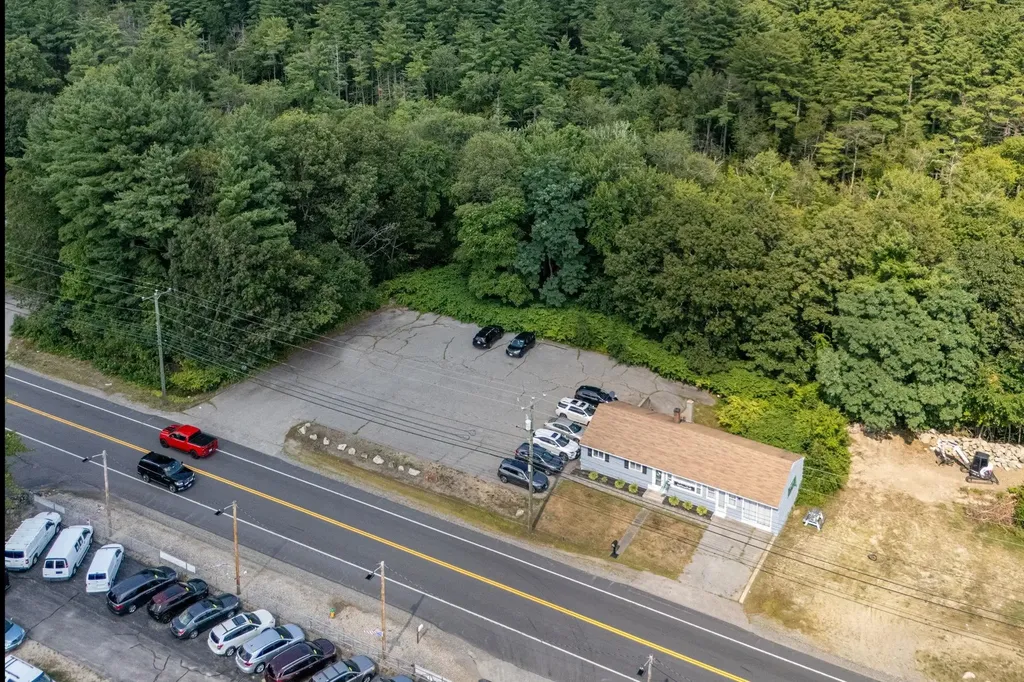 9 Londonderry Turnpike Hooksett NH 03106