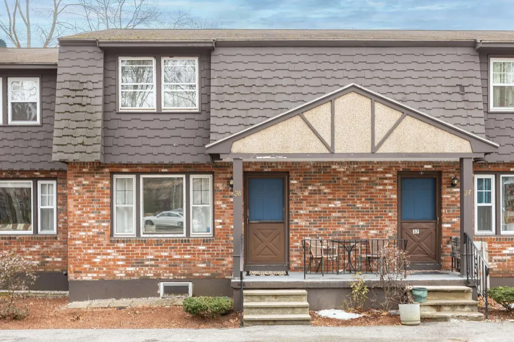 38 Midridge Circle Londonderry NH 03053