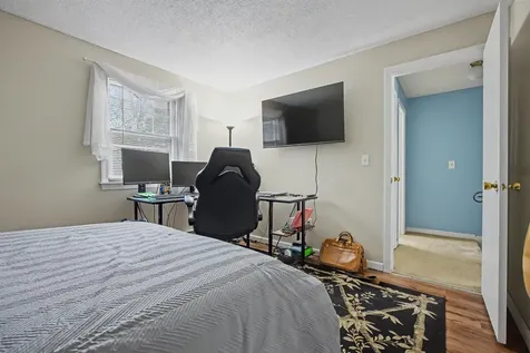 38 Midridge Circle Londonderry NH 03053