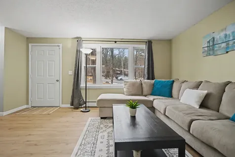 38 Midridge Circle Londonderry NH 03053