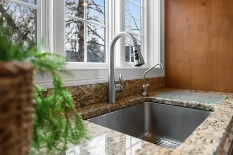 605 Straw Hill Road Manchester NH 03104