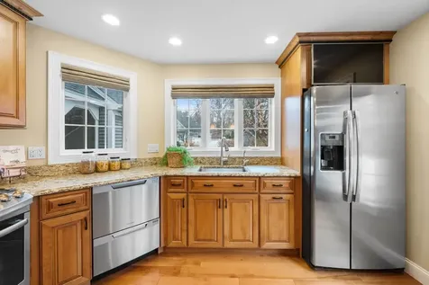 605 Straw Hill Road Manchester NH 03104