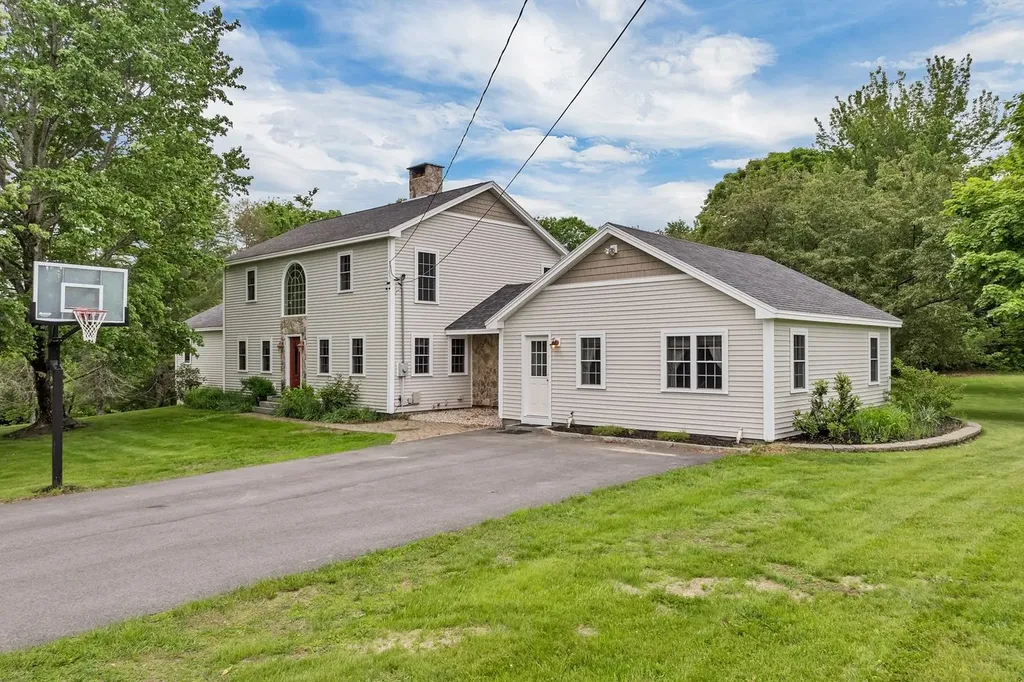 26 Hilltop Drive Wakefield NH 03872
