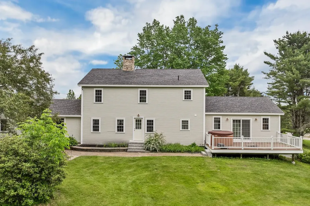 26 Hilltop Drive Wakefield NH 03872