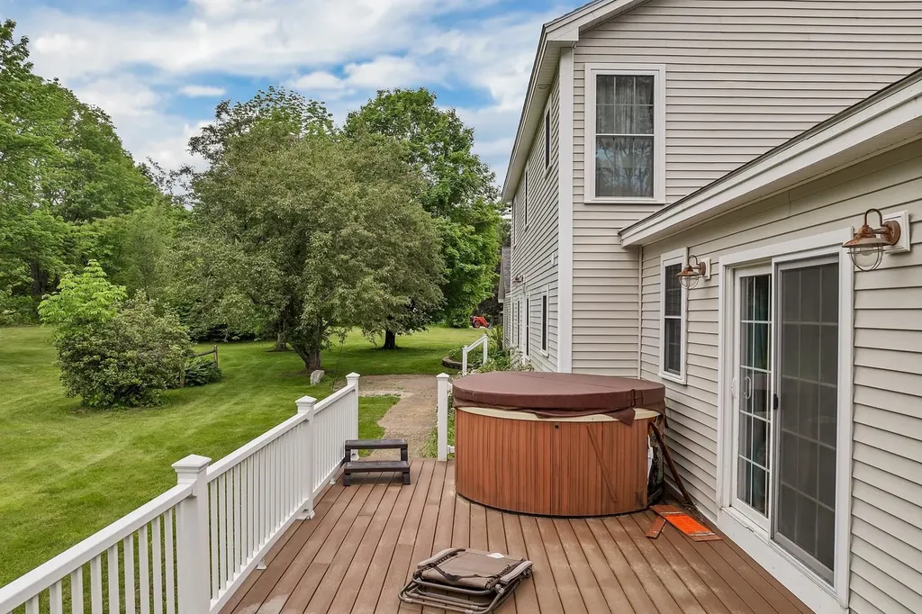 26 Hilltop Drive Wakefield NH 03872