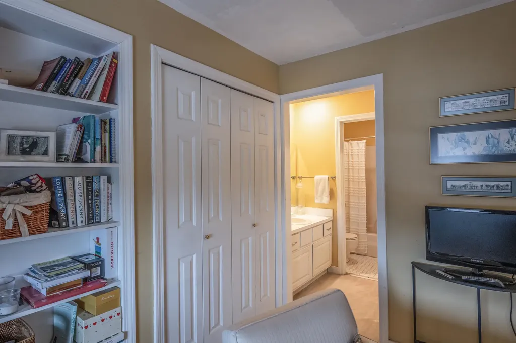 974 Hard Road Hartford VT 05059