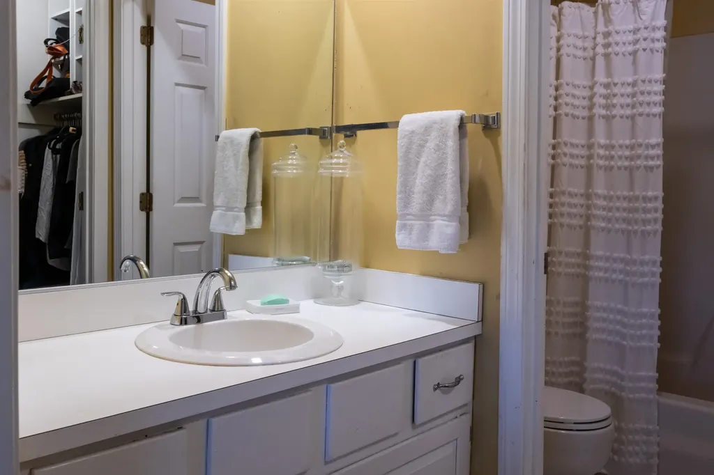 974 Hard Road Hartford VT 05059