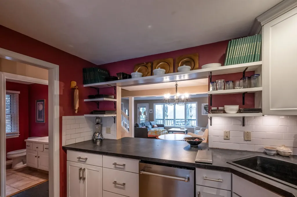 974 Hard Road Hartford VT 05059