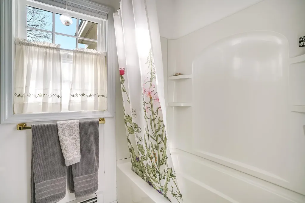 388 Western Avenue Henniker NH 03242