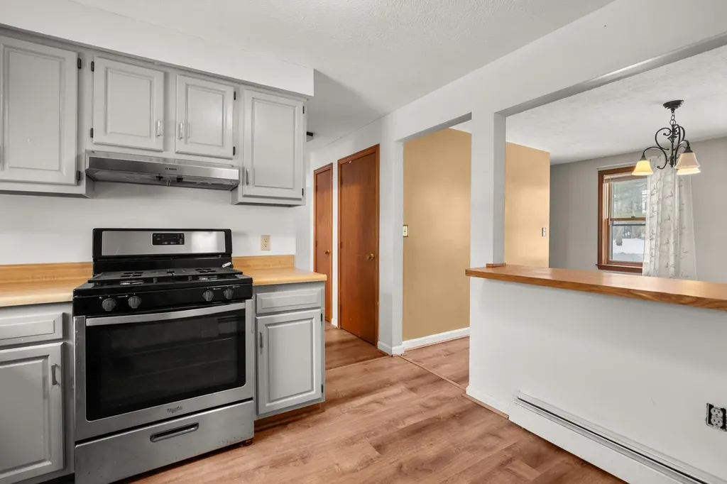 4 Bellflower Circle Concord NH 03303