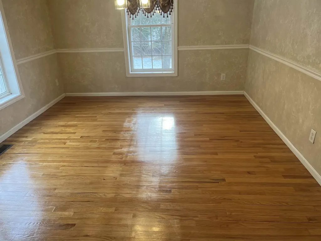 10 Checkerberry Lane Londonderry NH 03053