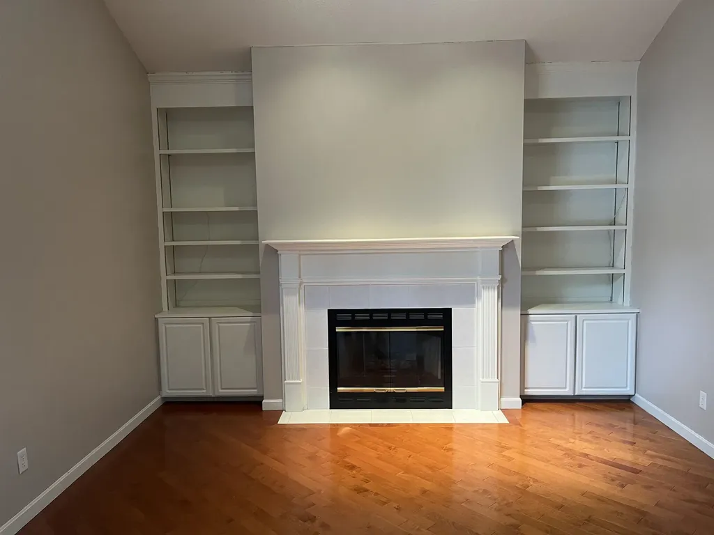 10 Checkerberry Lane Londonderry NH 03053