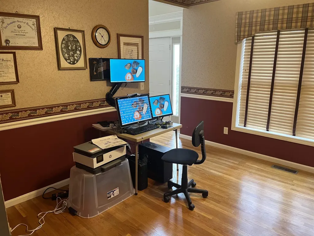 10 Checkerberry Lane Londonderry NH 03053