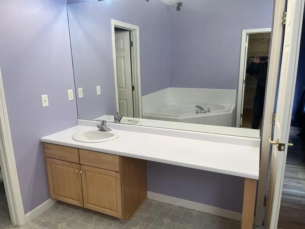 10 Checkerberry Lane Londonderry NH 03053