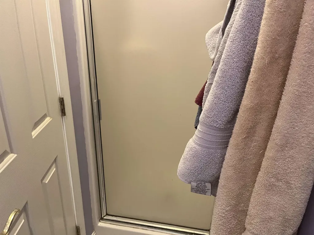 10 Checkerberry Lane Londonderry NH 03053