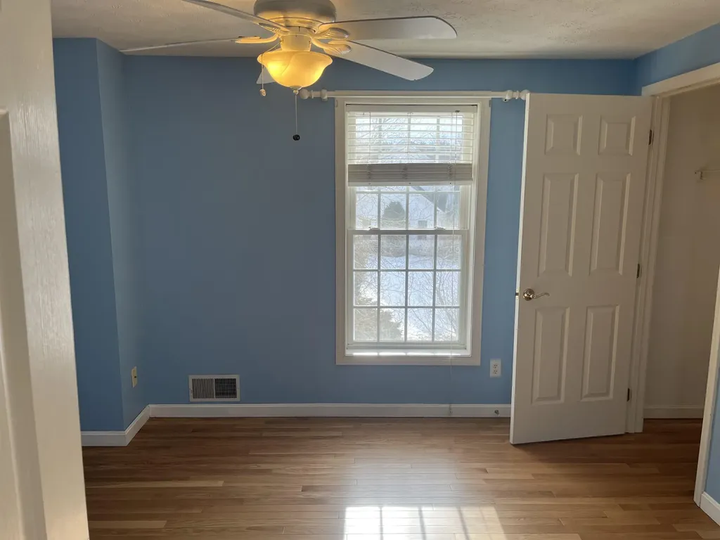 10 Checkerberry Lane Londonderry NH 03053