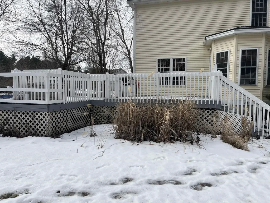 10 Checkerberry Lane Londonderry NH 03053