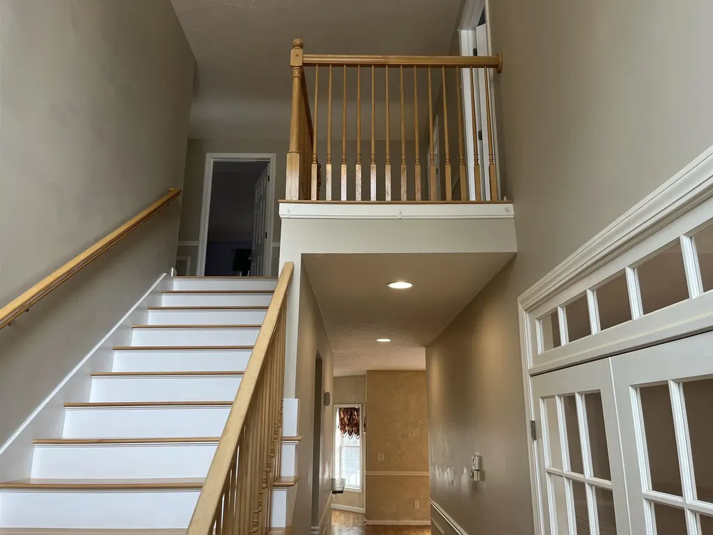 10 Checkerberry Lane Londonderry NH 03053