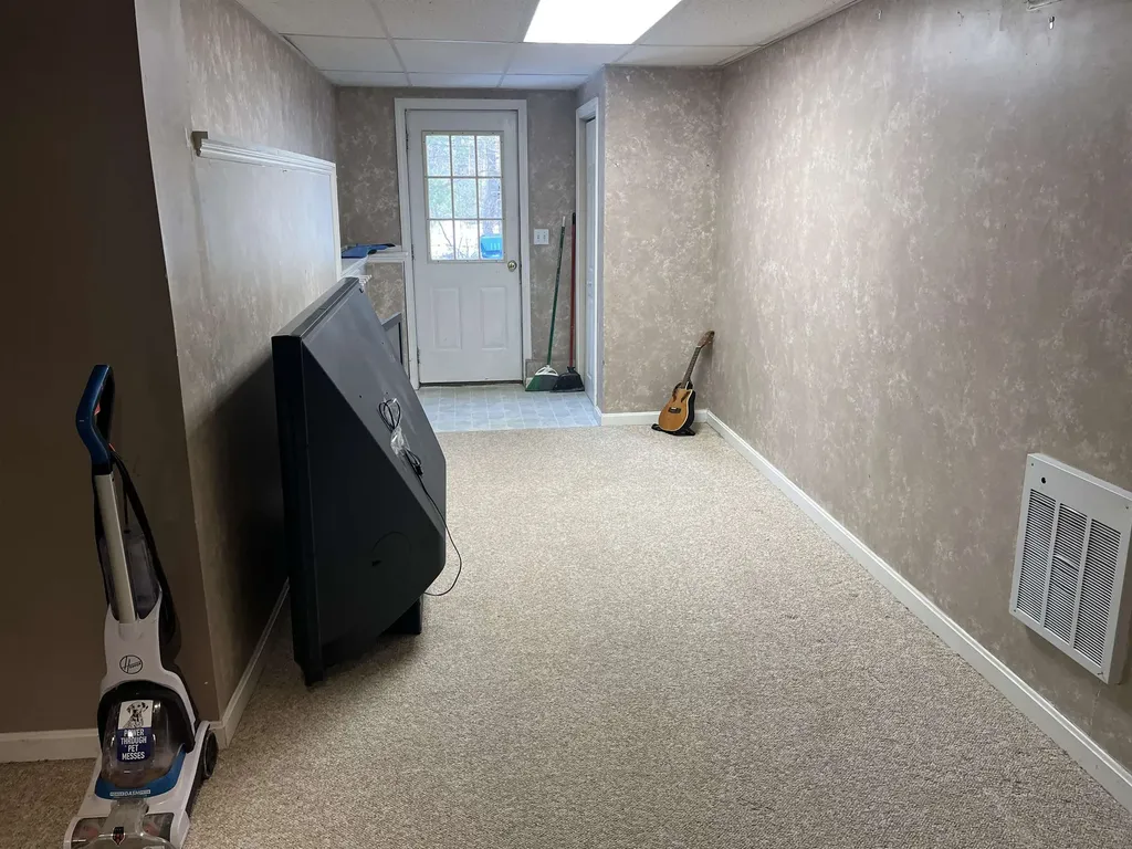 10 Checkerberry Lane Londonderry NH 03053