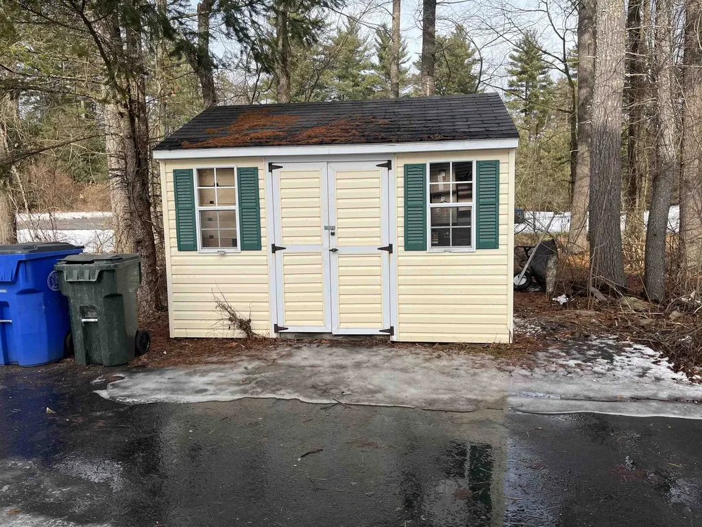 10 Checkerberry Lane Londonderry NH 03053