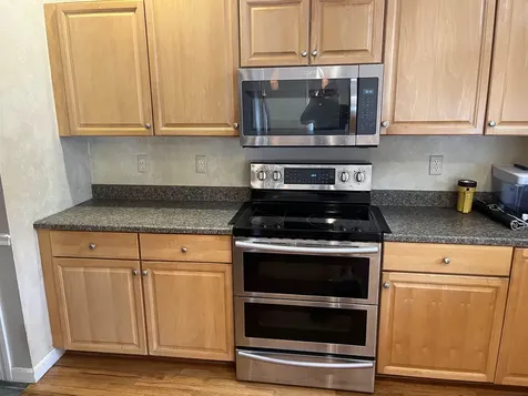 10 Checkerberry Lane Londonderry NH 03053