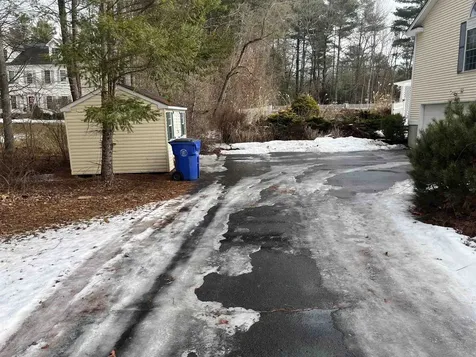 10 Checkerberry Lane Londonderry NH 03053