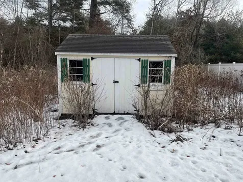 10 Checkerberry Lane Londonderry NH 03053