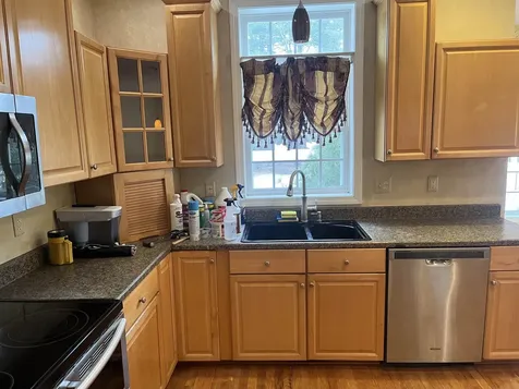 10 Checkerberry Lane Londonderry NH 03053