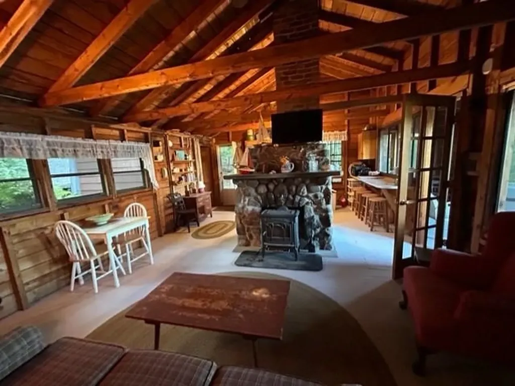 792 Bunker Road New London NH 03257