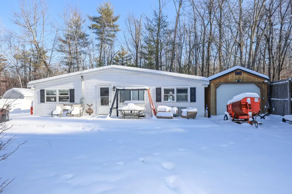12 Roosevelt Lane Laconia NH 03246