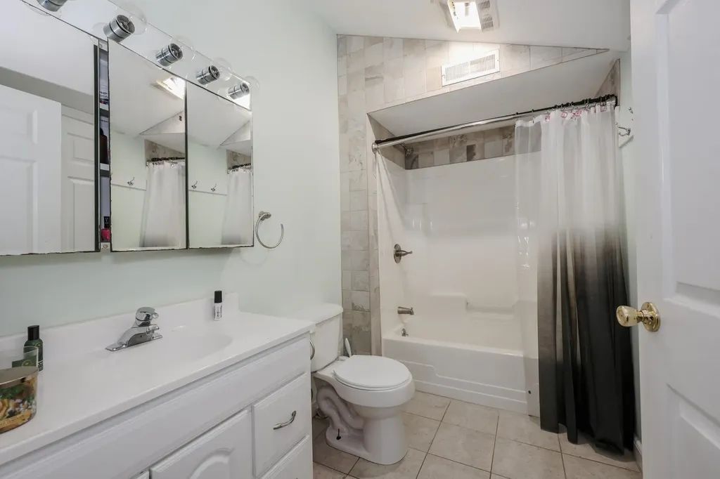 12 Roosevelt Lane Laconia NH 03246