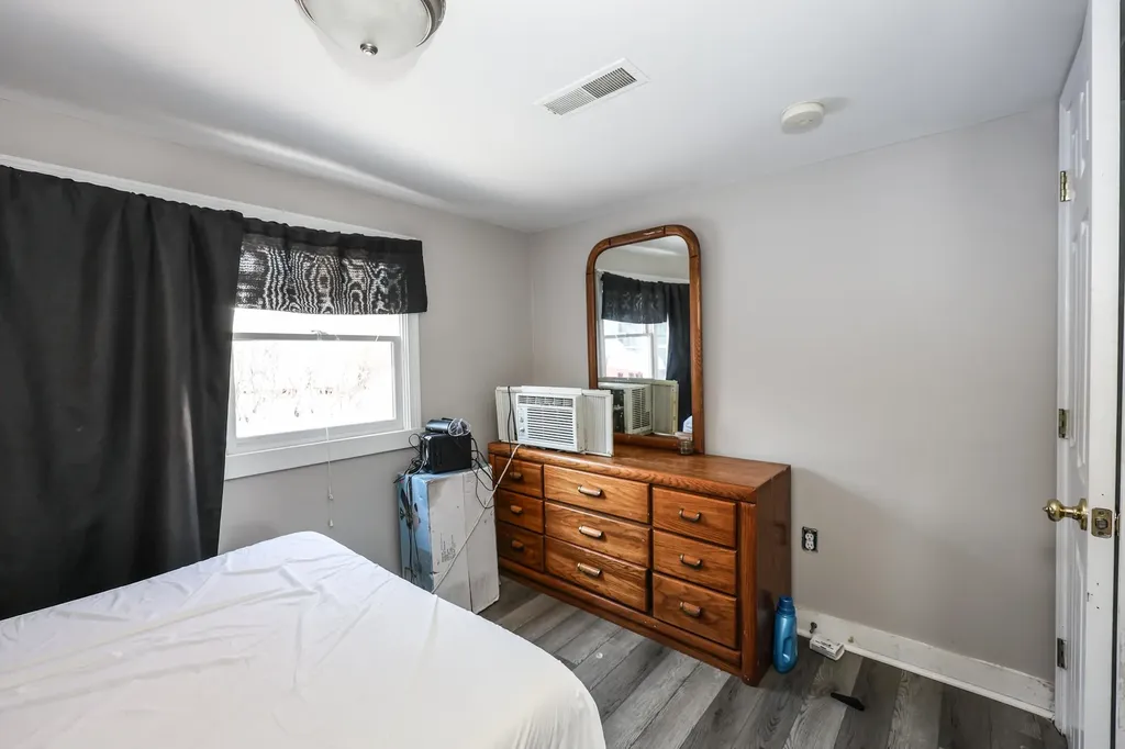 12 Roosevelt Lane Laconia NH 03246