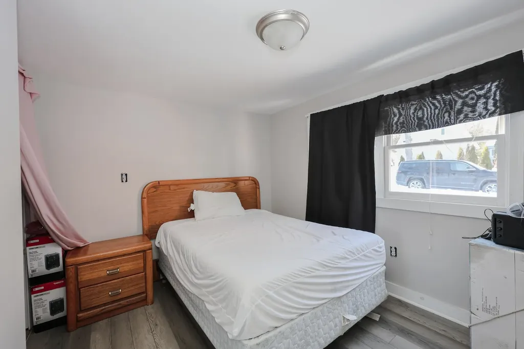 12 Roosevelt Lane Laconia NH 03246