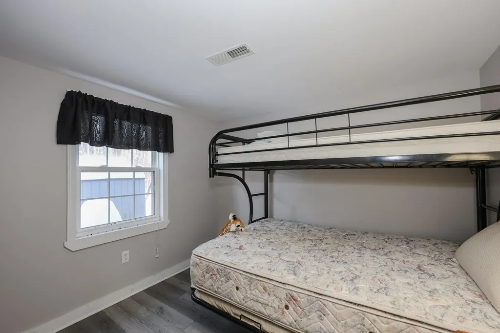 12 Roosevelt Lane Laconia NH 03246