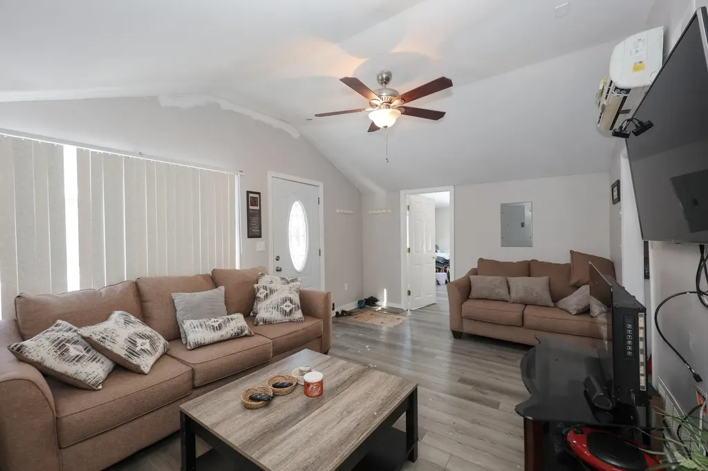 12 Roosevelt Lane Laconia NH 03246