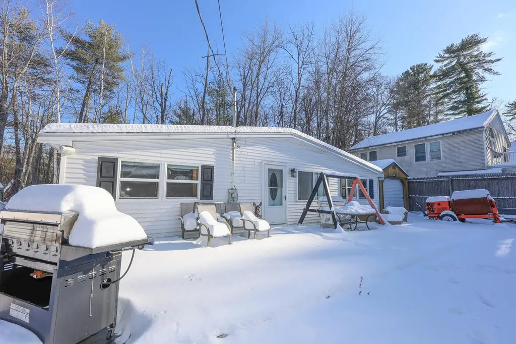 12 Roosevelt Lane Laconia NH 03246